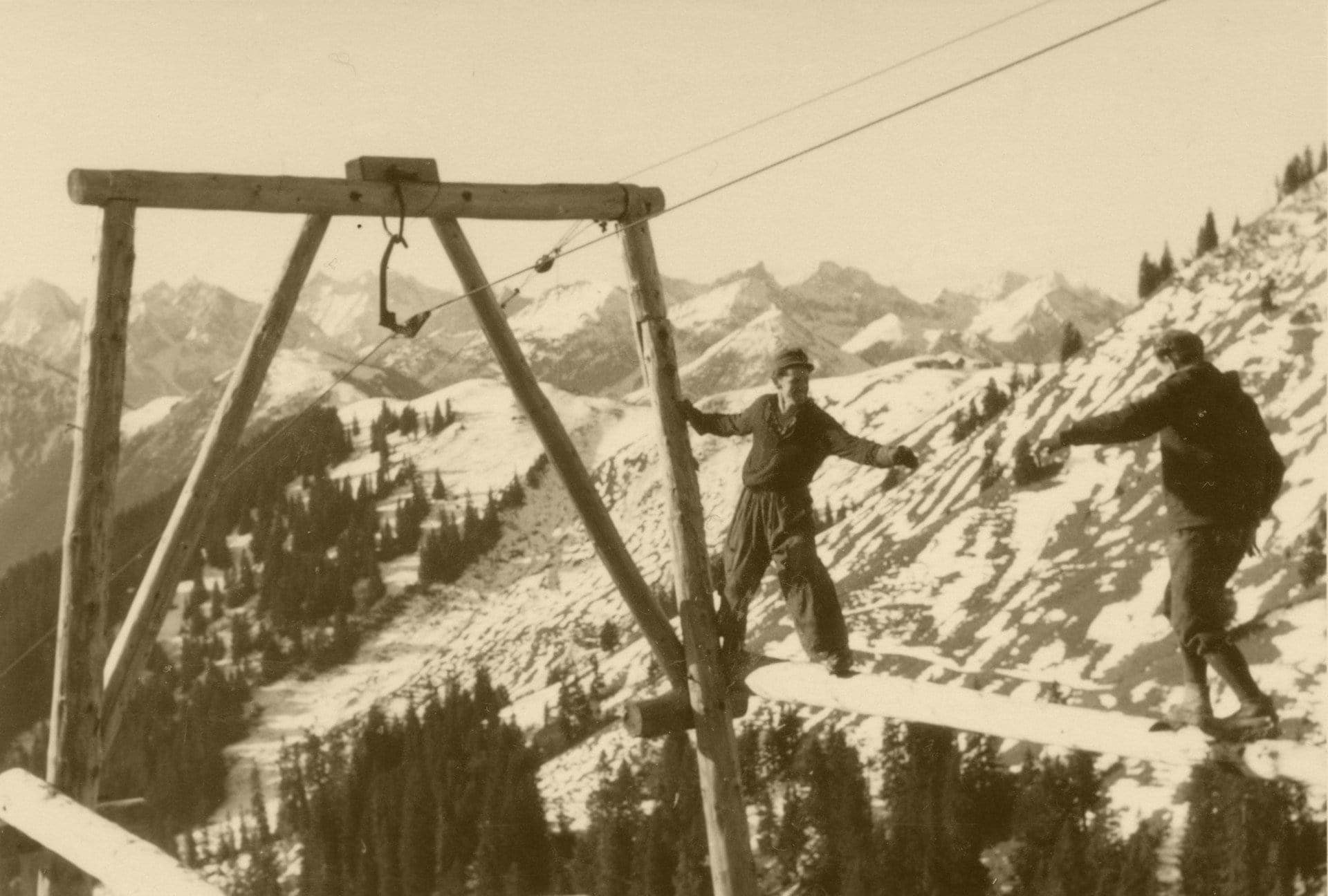 Seilbahn von der Steinölbrennerei auf das Gröbner Joch