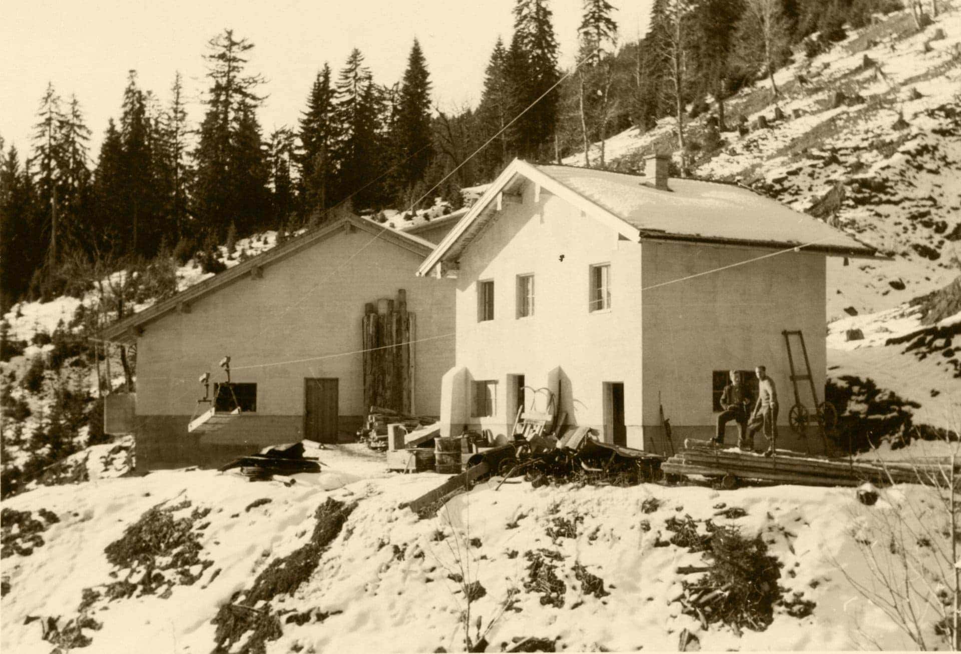 Die Steinölbrennerei nach dem Wiederaufbau