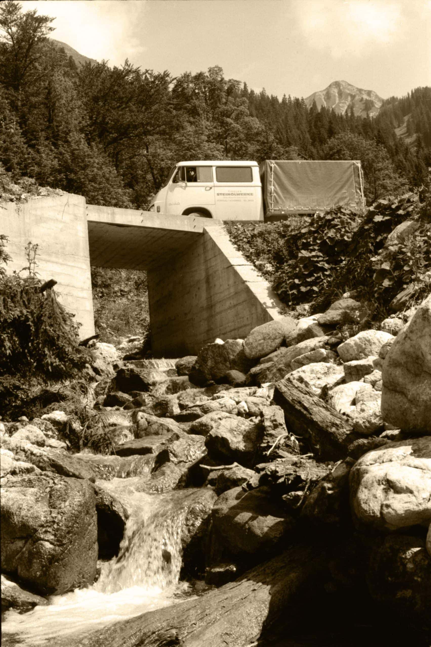 Straße zur Steinölbrennerei im Jahre 1975